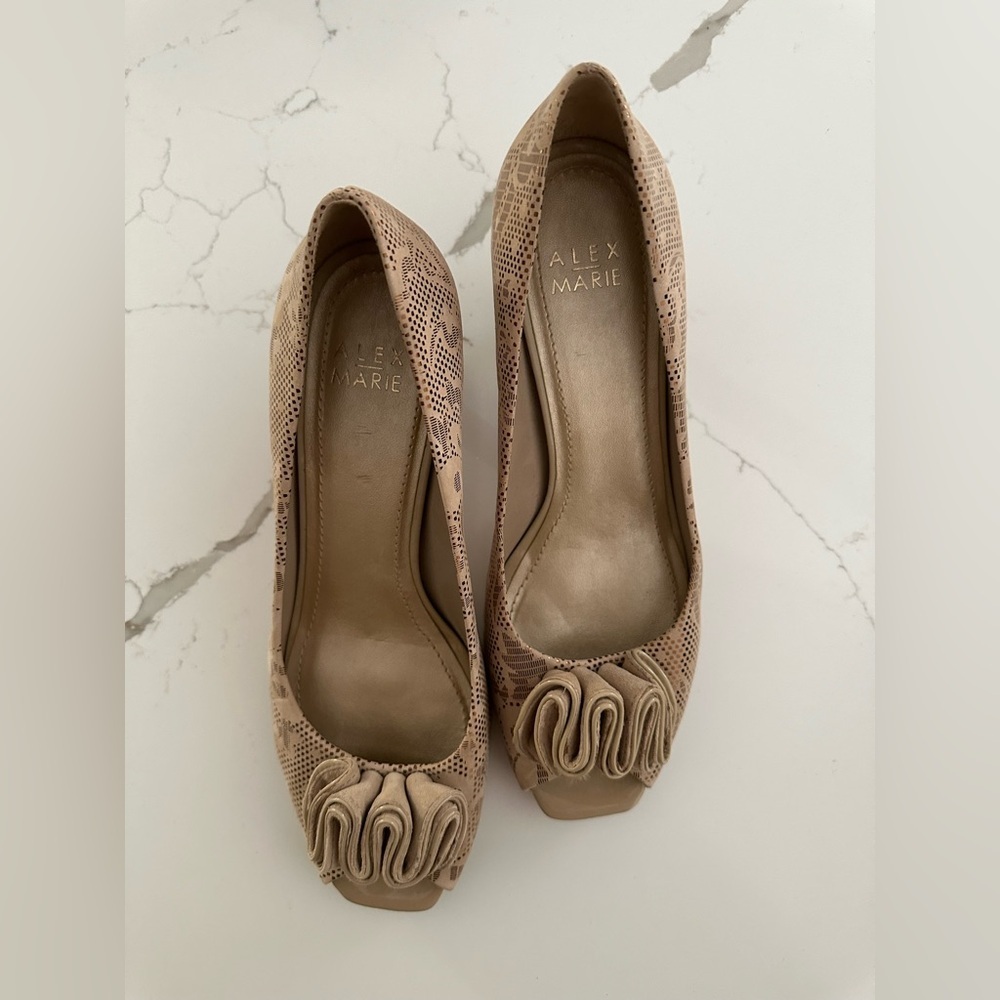Alex Marie peekaboo toe cream shoes SZ 9 leather ruffle accent snakeskin pattern